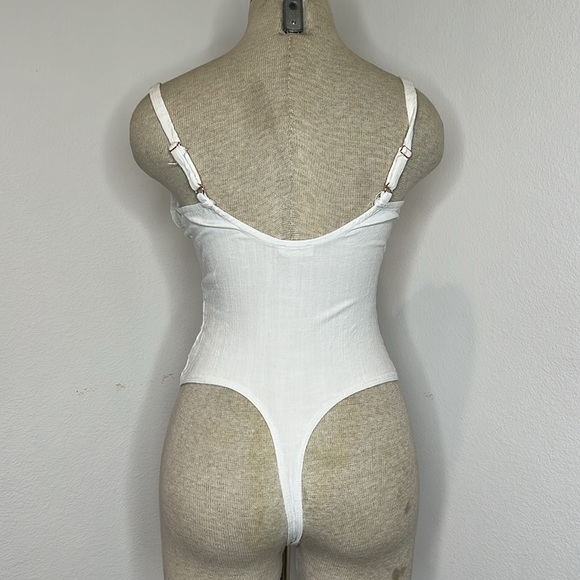 🔹 Free People Stretch Snap Front Thong Bodysuit - Picture 2 of 4